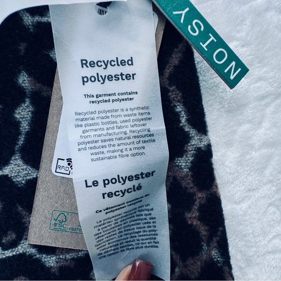 Noisy May. Size small - Picture 8 of 16